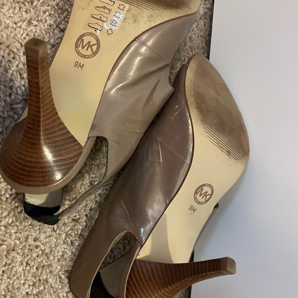 Michael Kors 3” high heels (size 9) - Picture 4 of 4
